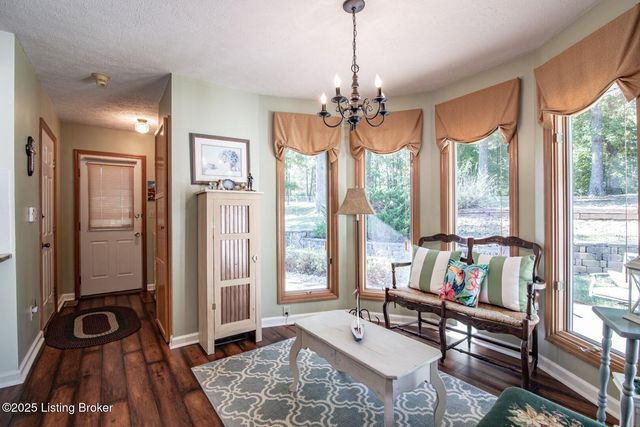 102 Thicket Ct, Radcliff, KY 40160