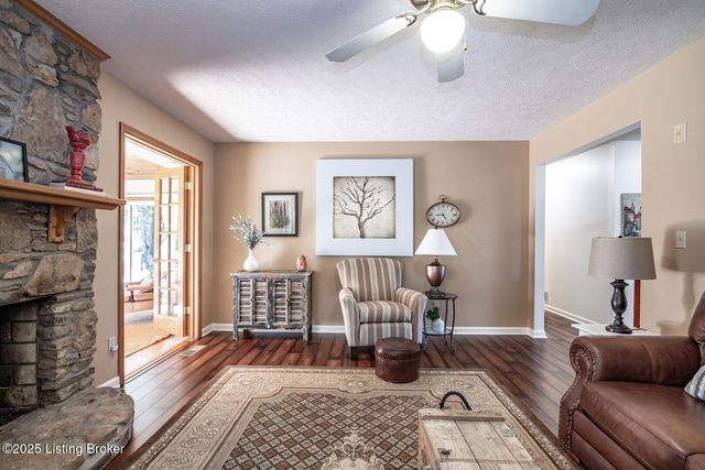 102 Thicket Ct, Radcliff, KY 40160