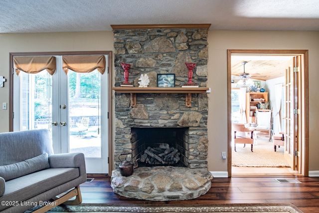 102 Thicket Ct, Radcliff, KY 40160