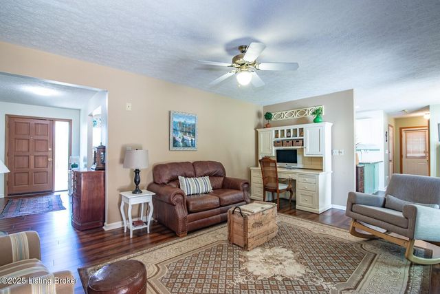 102 Thicket Ct, Radcliff, KY 40160