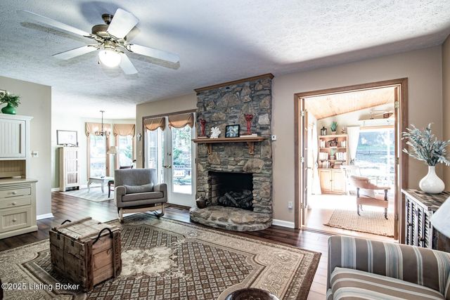 102 Thicket Ct, Radcliff, KY 40160