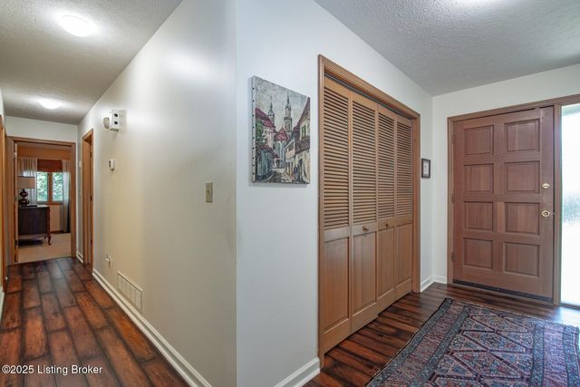 102 Thicket Ct, Radcliff, KY 40160