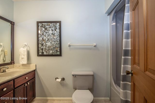 102 Thicket Ct, Radcliff, KY 40160