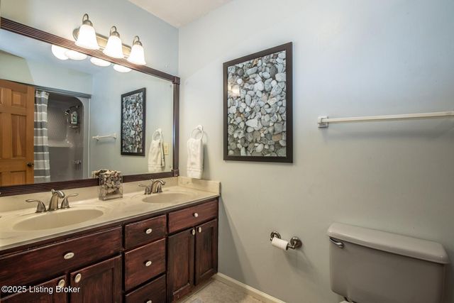 102 Thicket Ct, Radcliff, KY 40160