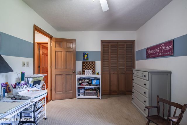 102 Thicket Ct, Radcliff, KY 40160