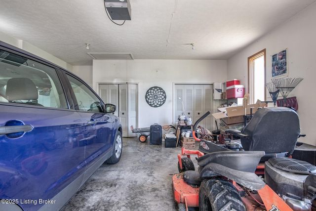 102 Thicket Ct, Radcliff, KY 40160