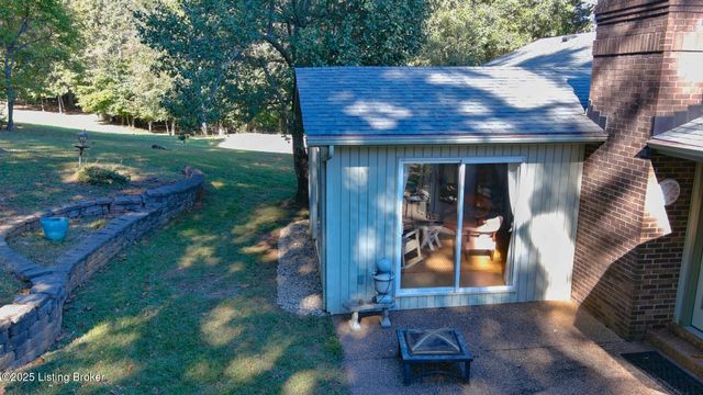 102 Thicket Ct, Radcliff, KY 40160