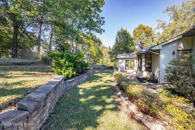 102 Thicket Ct, Radcliff, KY 40160