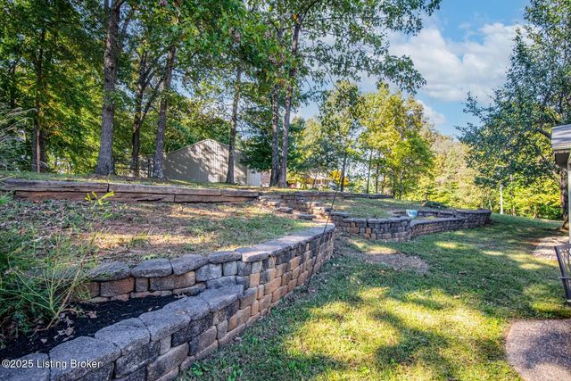 102 Thicket Ct, Radcliff, KY 40160