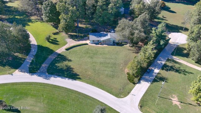 102 Thicket Ct, Radcliff, KY 40160