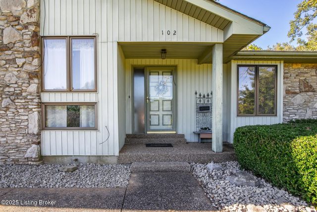 102 Thicket Ct, Radcliff, KY 40160