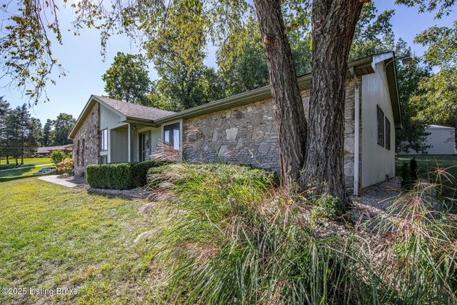 102 Thicket Ct, Radcliff, KY 40160