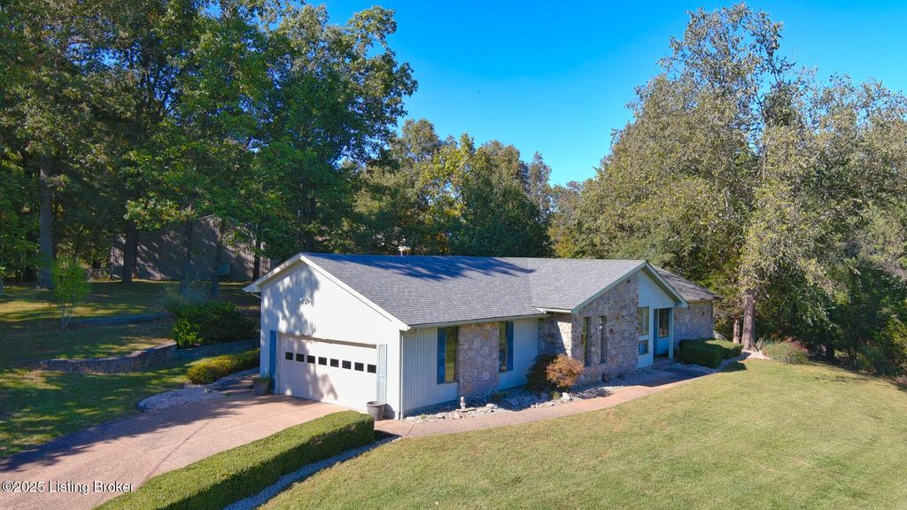 102 Thicket Ct, Radcliff, KY 40160