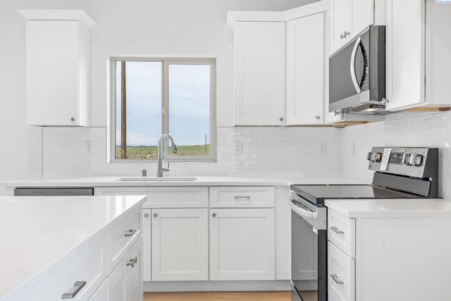 7632 Grapevine Ct, West Richland, WA 99353