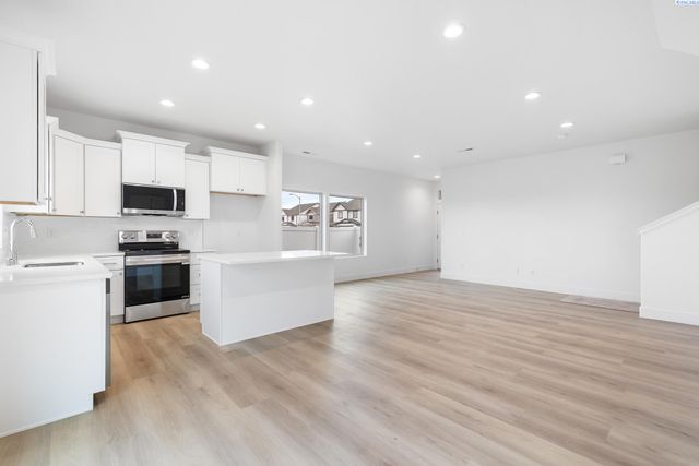 7632 Grapevine Ct, West Richland, WA 99353