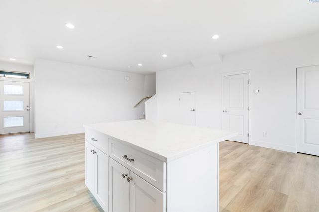 7632 Grapevine Ct, West Richland, WA 99353