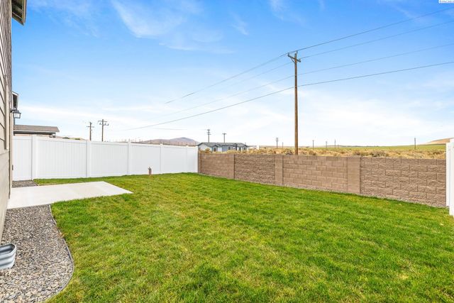 7632 Grapevine Ct, West Richland, WA 99353