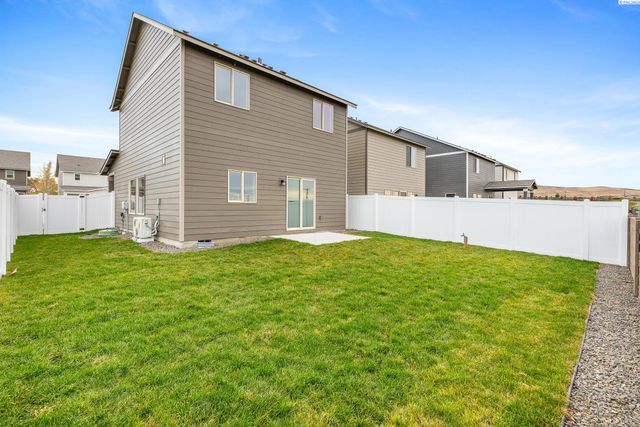 7632 Grapevine Ct, West Richland, WA 99353