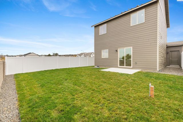 7632 Grapevine Ct, West Richland, WA 99353