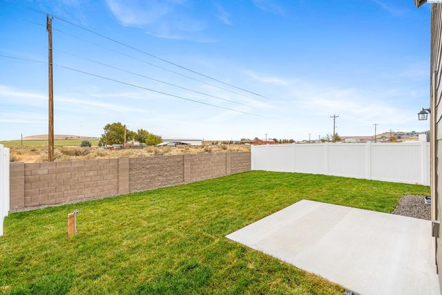 7632 Grapevine Ct, West Richland, WA 99353