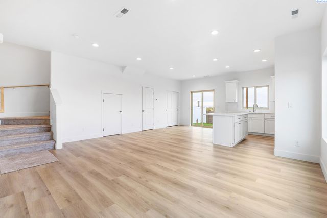 7632 Grapevine Ct, West Richland, WA 99353