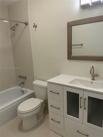 9005 SW 62nd Terrace 5-H, Miami, FL 33173