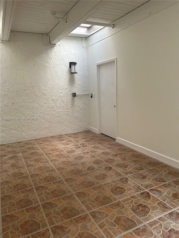 9005 SW 62nd Terrace 5-H, Miami, FL 33173