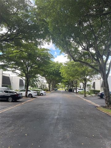 9005 SW 62nd Terrace 5-H, Miami, FL 33173