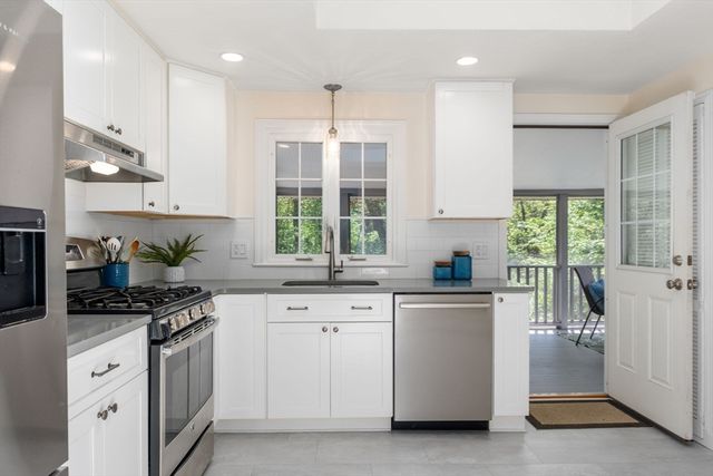 11 Longmeadow Road, Medfield, MA 02052