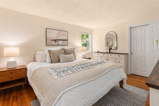 11 Longmeadow Road, Medfield, MA 02052