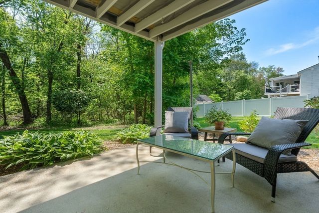 11 Longmeadow Road, Medfield, MA 02052