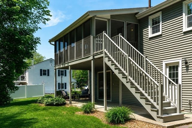 11 Longmeadow Road, Medfield, MA 02052