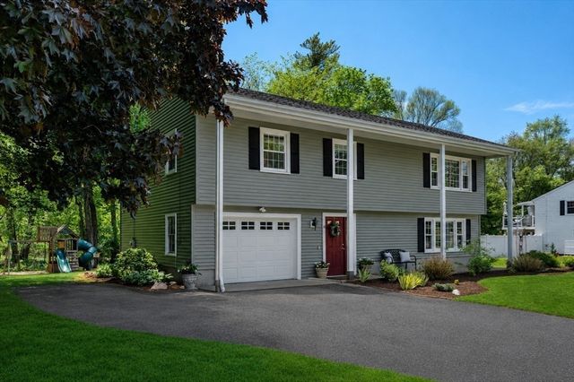 11 Longmeadow Road, Medfield, MA 02052