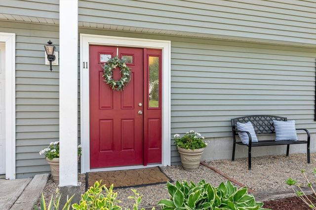 11 Longmeadow Road, Medfield, MA 02052