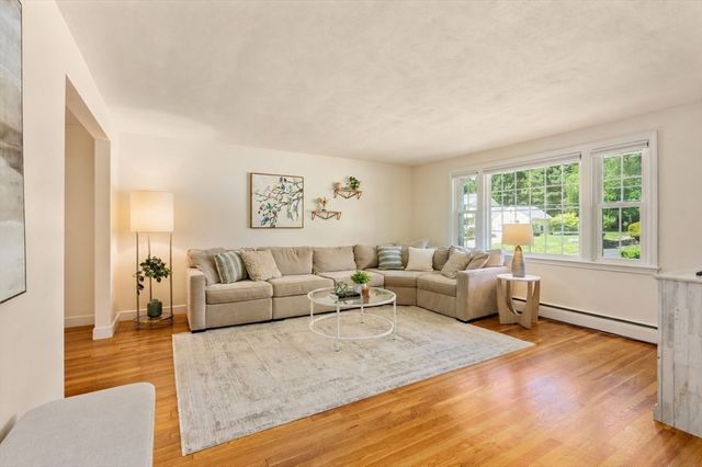 11 Longmeadow Road, Medfield, MA 02052