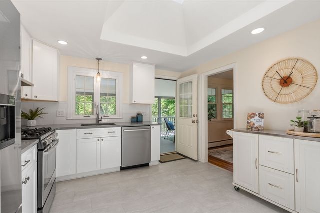 11 Longmeadow Road, Medfield, MA 02052