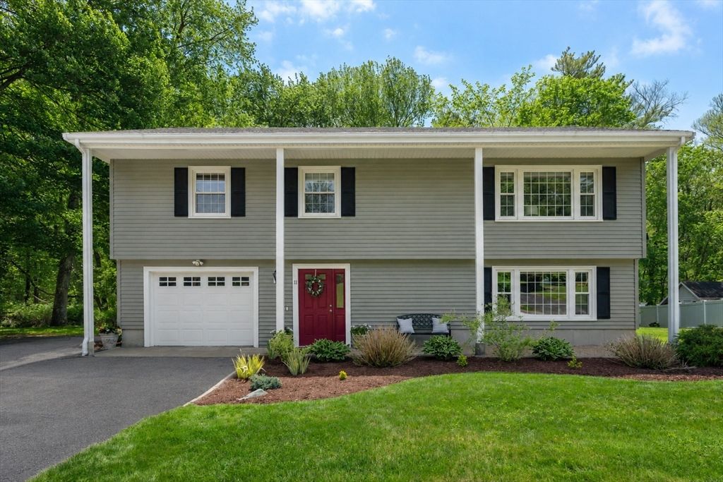 11 Longmeadow Road, Medfield, MA 02052