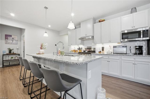 2104 Mainsail DR, Carrollton, VA 23314