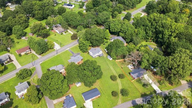 000 Woodhaven Drive, Mount Holly, NC 28120