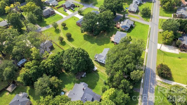 000 Woodhaven Drive, Mount Holly, NC 28120