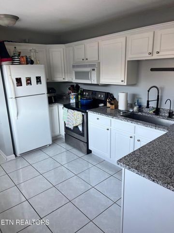 1611 Queen Anne Way, Knoxville, TN 37916