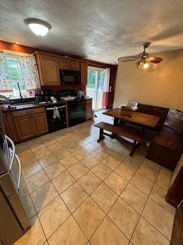 26 Donnelly Cross Rd, Spencer, MA 01562