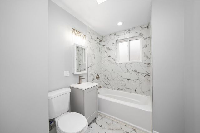 5237 S Long Avenue, Chicago, IL 60638