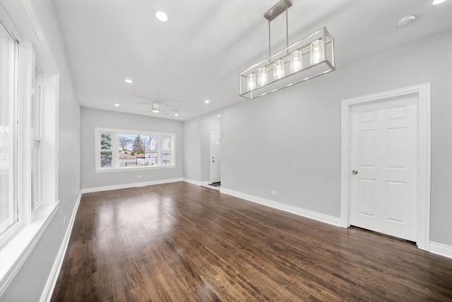 5237 S Long Avenue, Chicago, IL 60638