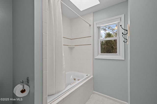121 Guthrie Drive, Newport, NC 28570