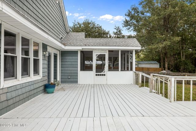 121 Guthrie Drive, Newport, NC 28570