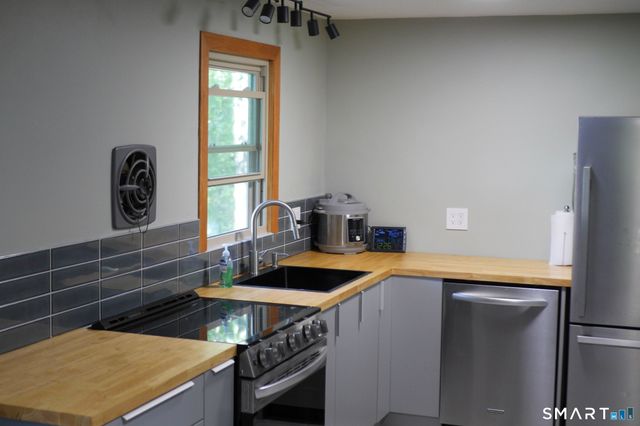 12 Silver Drive, Burlington, CT 06013