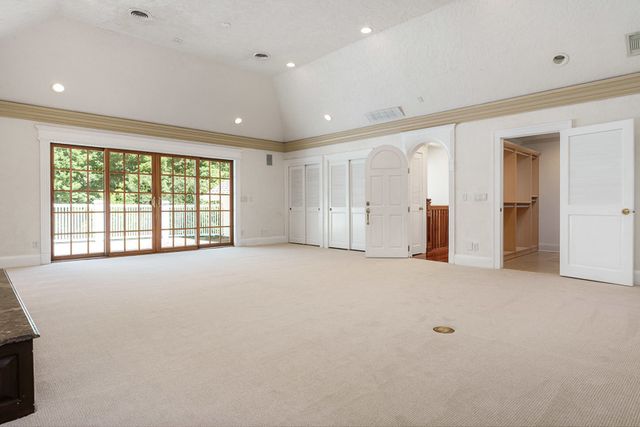 2716 Spring Creek Road, Rockford, IL 61107