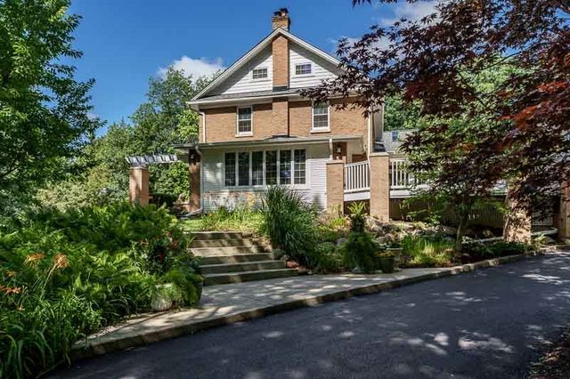 2716 Spring Creek Road, Rockford, IL 61107