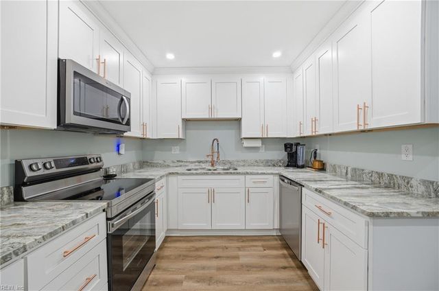 1821 S Lakeland DR, Norfolk, VA 23518